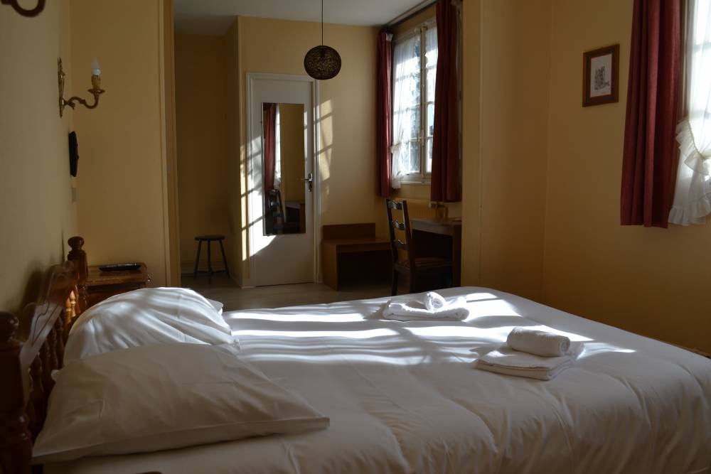 chambre-8_6 (1)-min.jpg